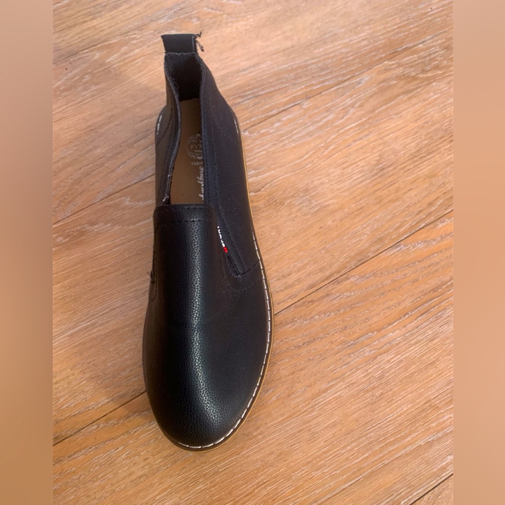 Black Slip-On Leather Ankle Shoes with Lug Sole